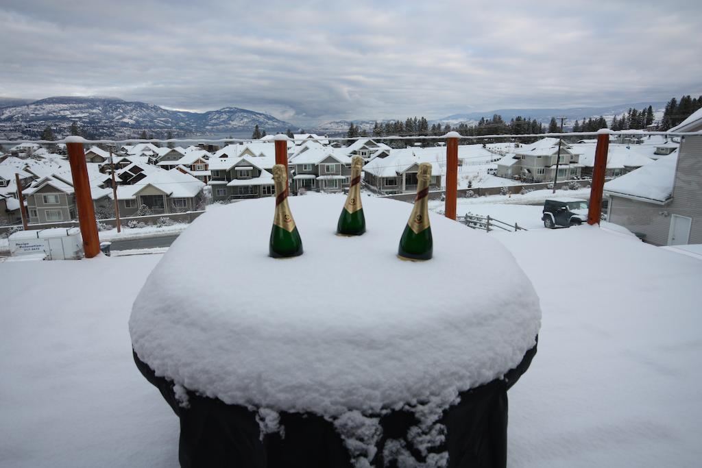 A Okanagan Lakeview Inn Kelowna Exterior photo
