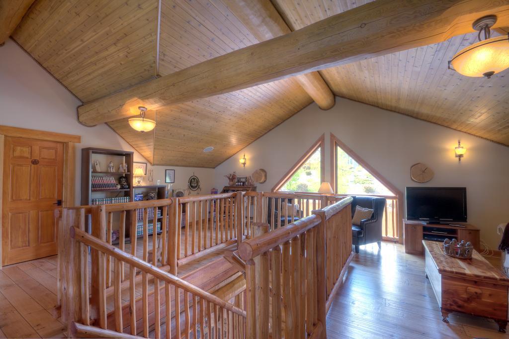A Okanagan Lakeview Inn Kelowna Exterior photo