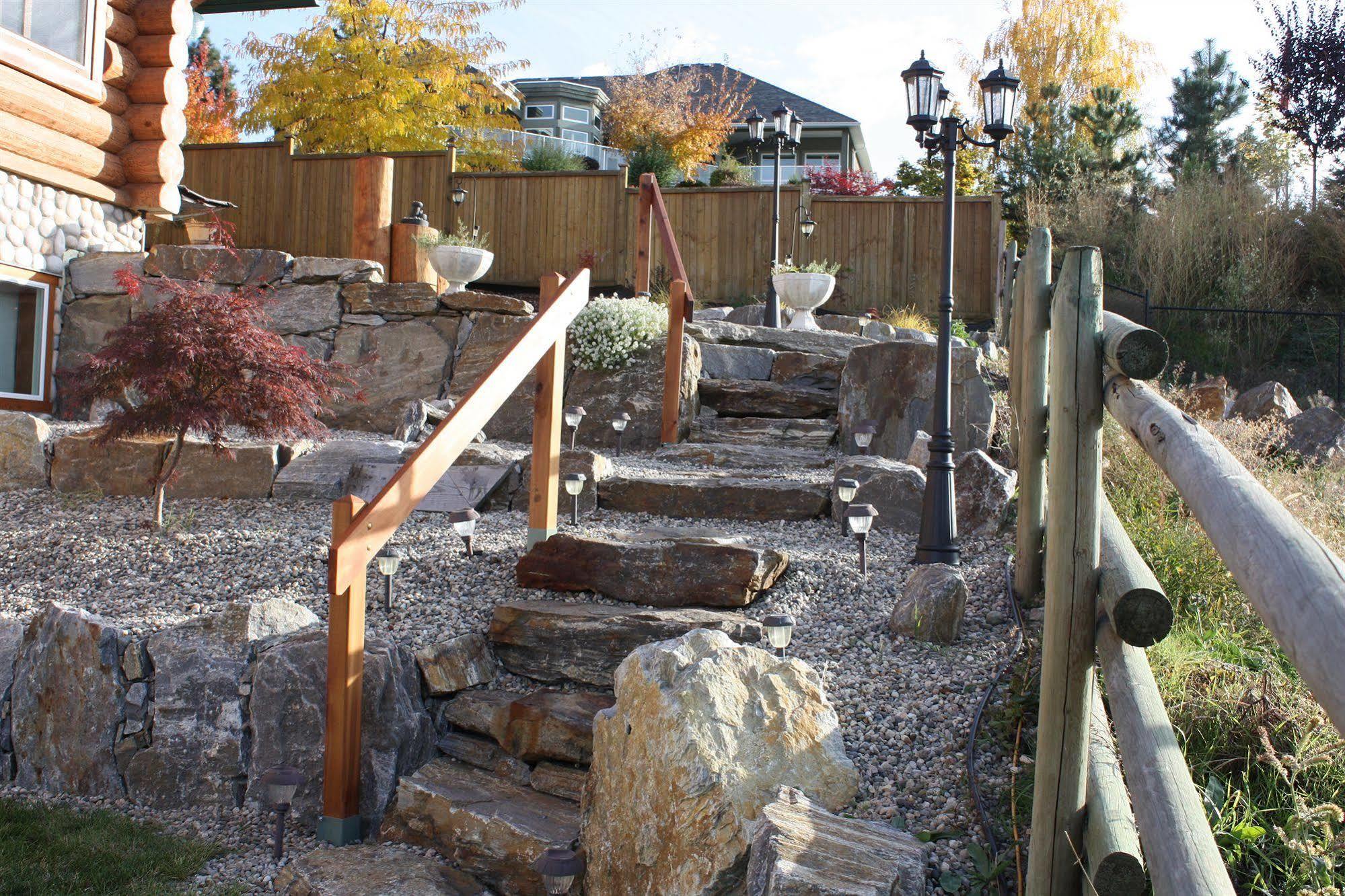 A Okanagan Lakeview Inn Kelowna Exterior photo