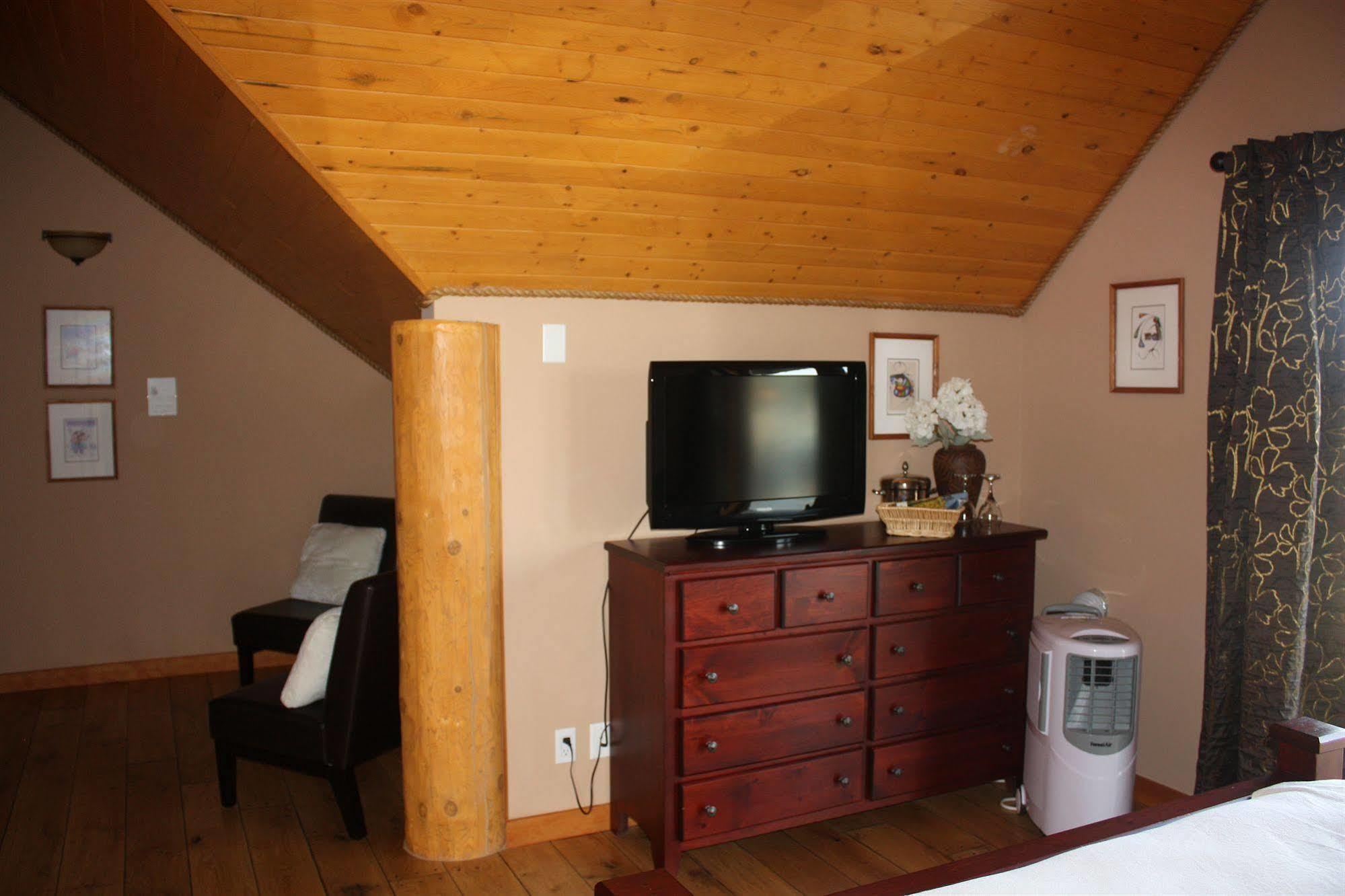A Okanagan Lakeview Inn Kelowna Exterior photo