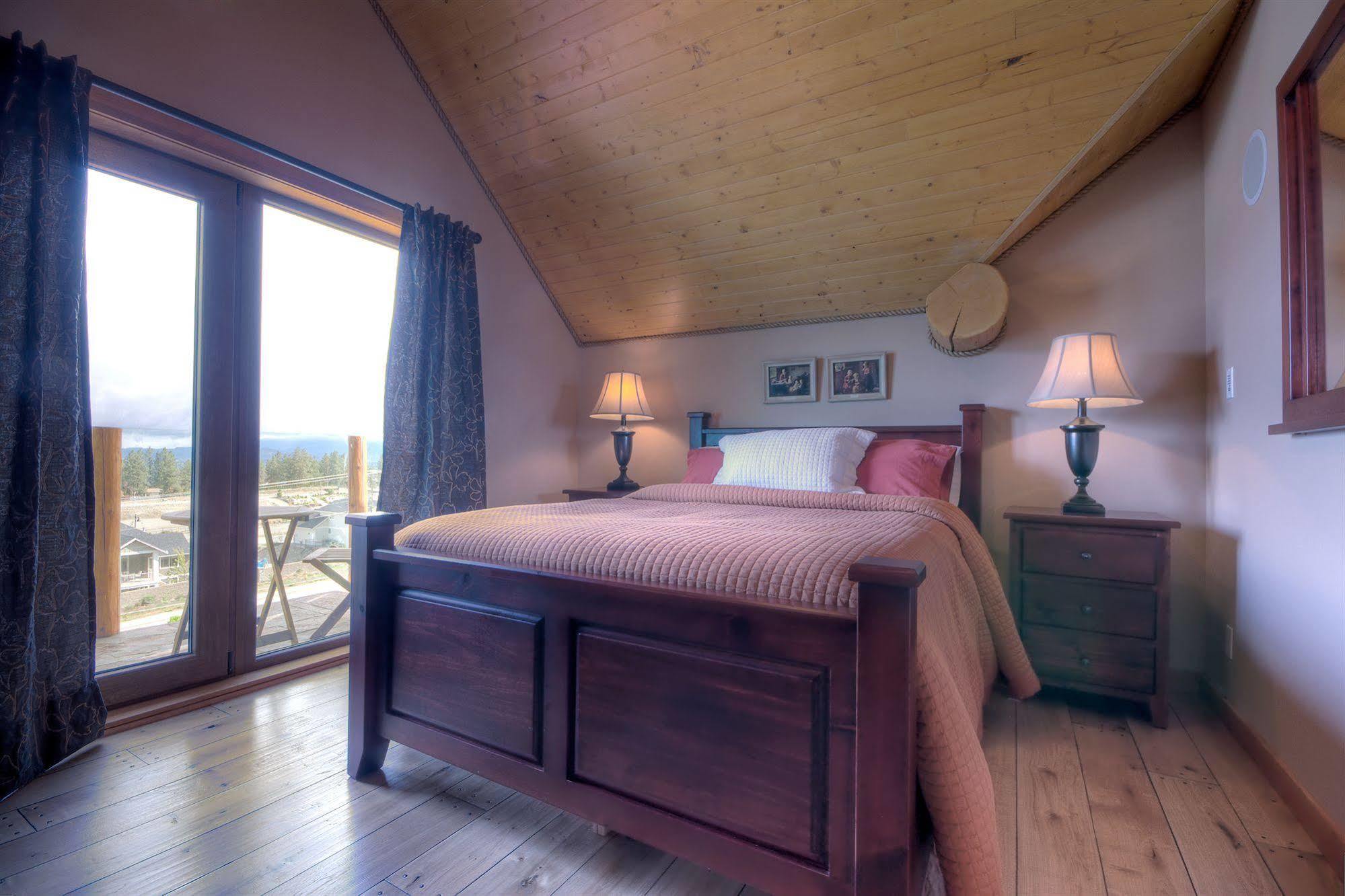 A Okanagan Lakeview Inn Kelowna Exterior photo
