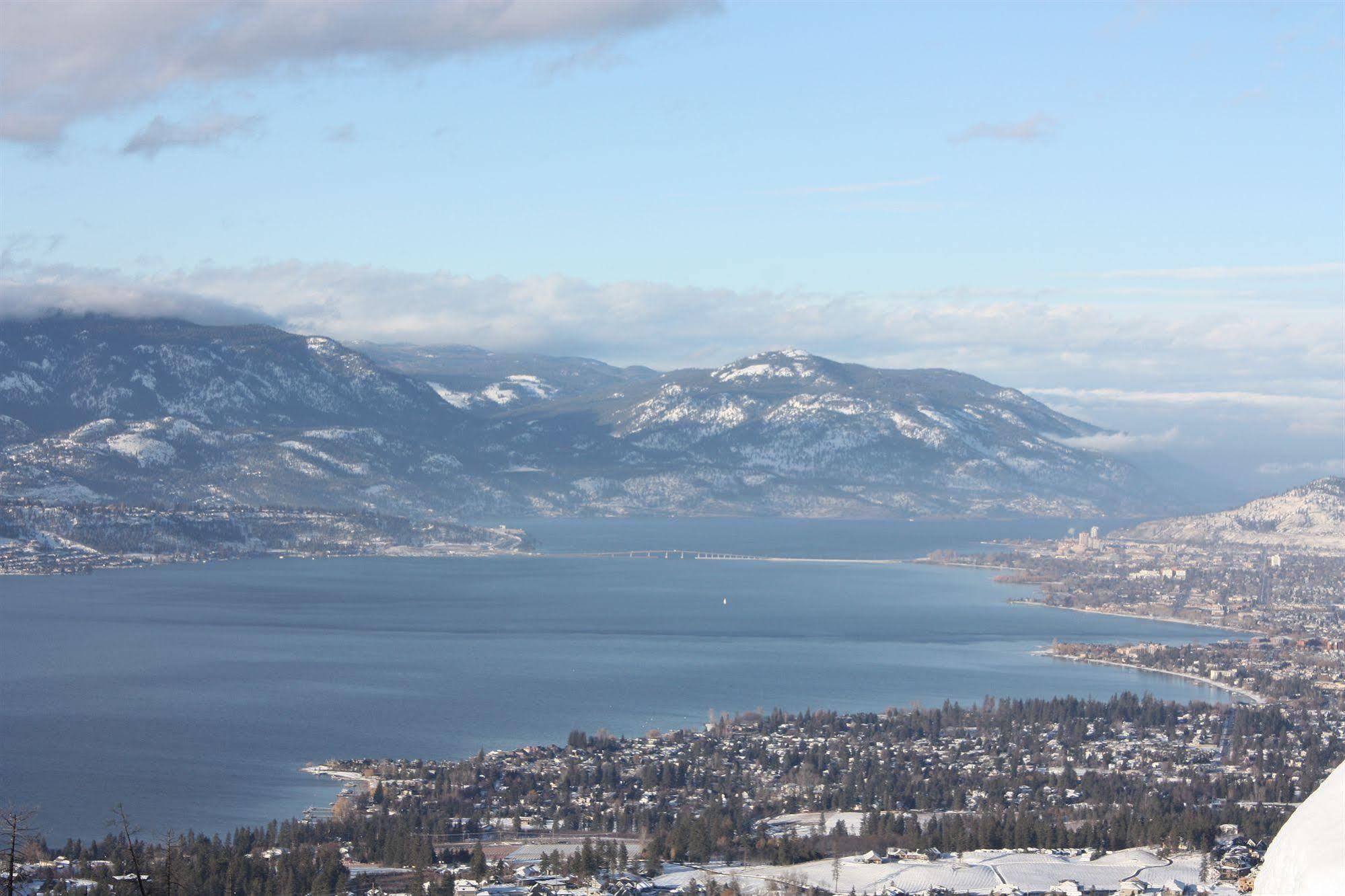 A Okanagan Lakeview Inn Kelowna Exterior photo