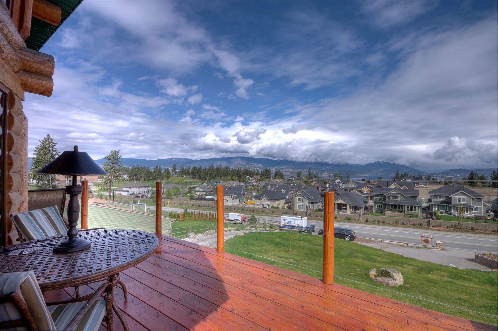 A Okanagan Lakeview Inn Kelowna Exterior photo