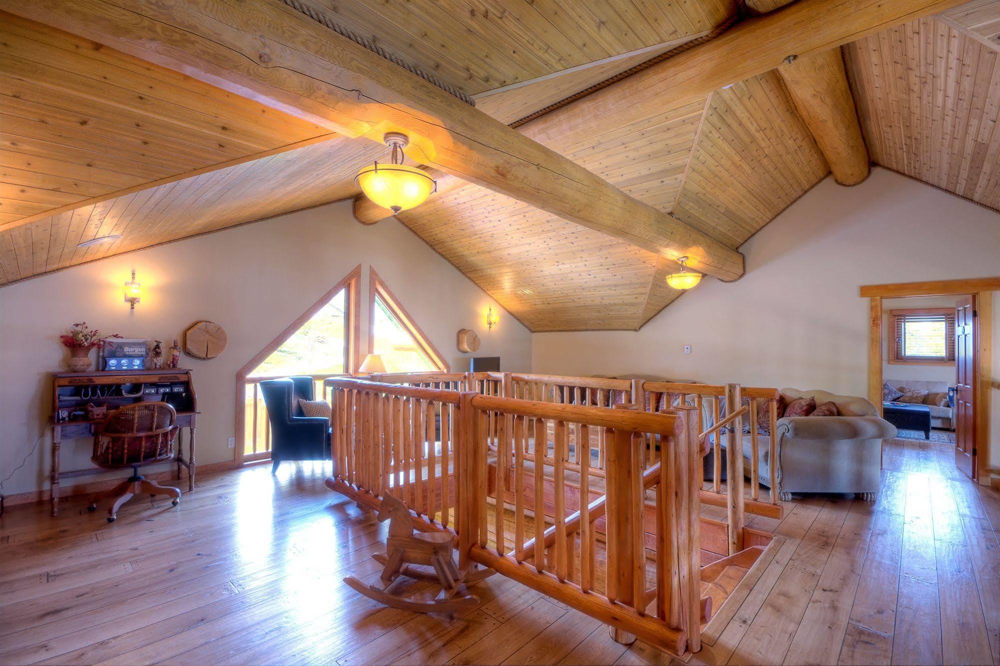 A Okanagan Lakeview Inn Kelowna Exterior photo